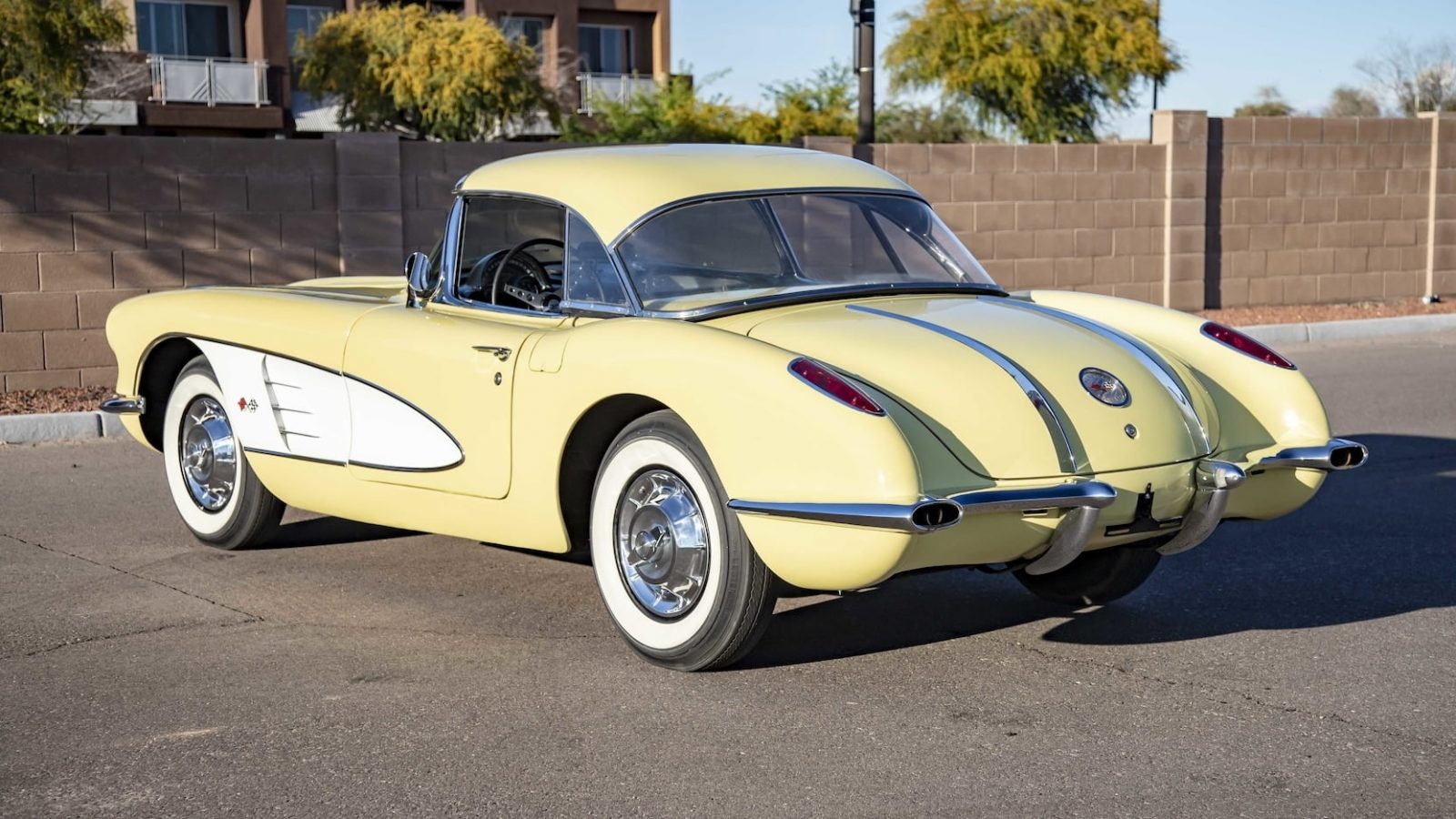 Фотографии автомобиля CHEVROLET CORVETTE CONVERTIBLE 1958 года.