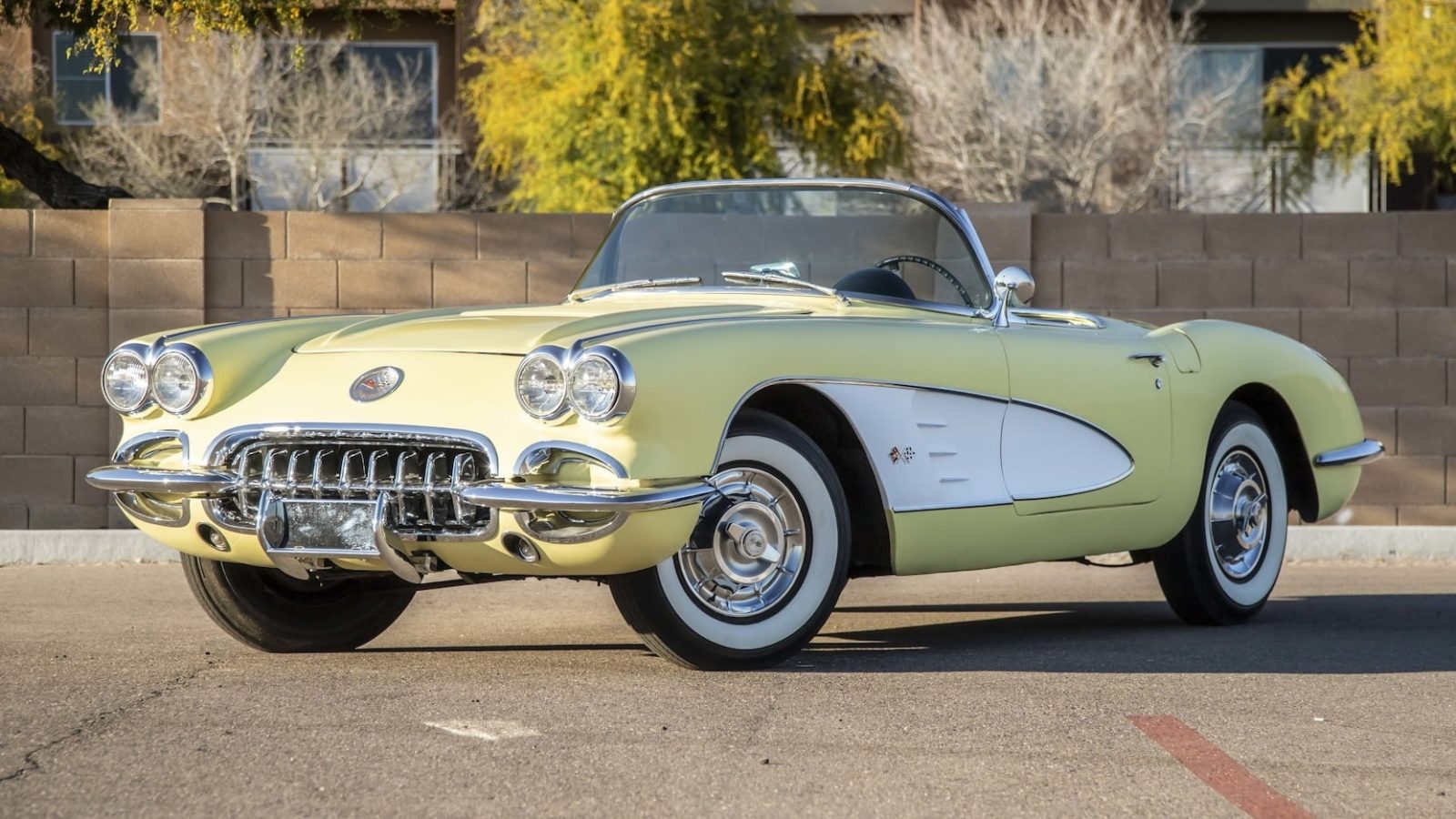 Фотографии автомобиля CHEVROLET CORVETTE CONVERTIBLE 1958 года.