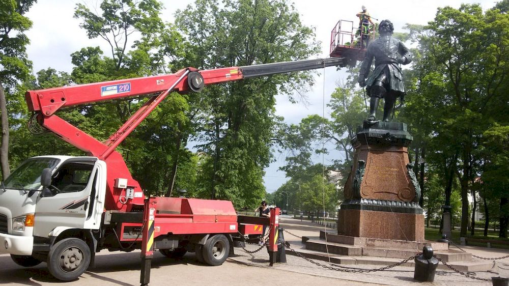 Какие виды работ можно выполнять с помощью автовышки в городских условиях