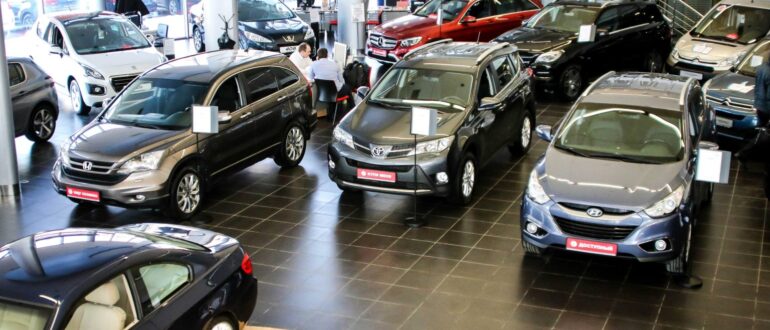 Где лучше покупать автомобиль: у частника или в автосалоне?