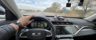 Новая Джили — базовая настройка под водителя: посадка, зеркала, помощь при длительных поездках